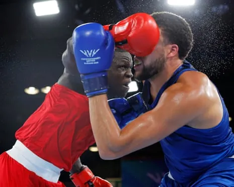 Aziz Abdul leans into Damar Thomas during their fight
