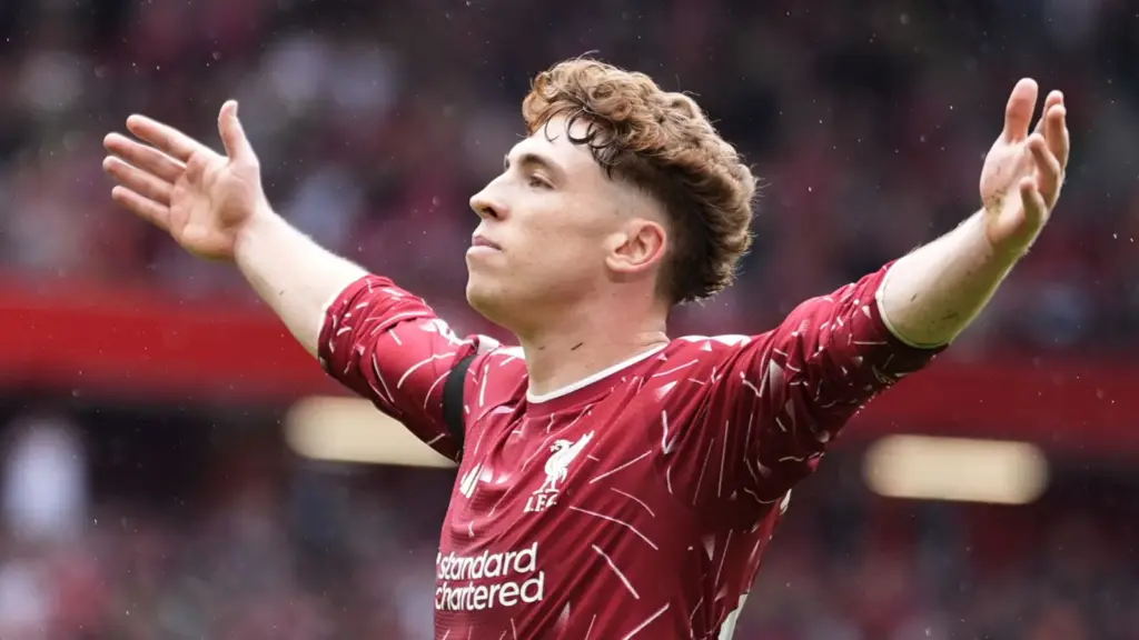Victor Munoz thumped in a deflected leveller to rescue a point for Liverpool in a 2-2 draw with Nottingham Forest.