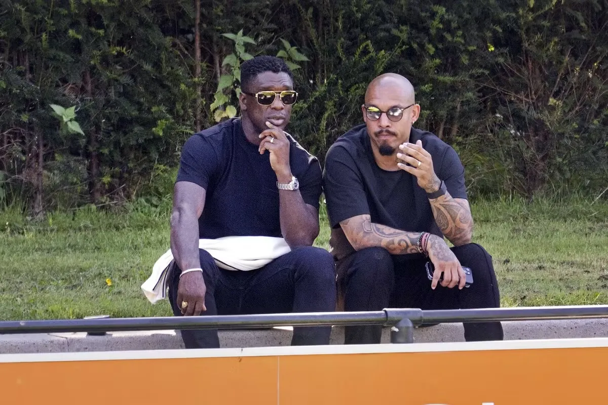 KNVB director Nigel de Jong (R) next to supervisory board member Clarence Seedorf